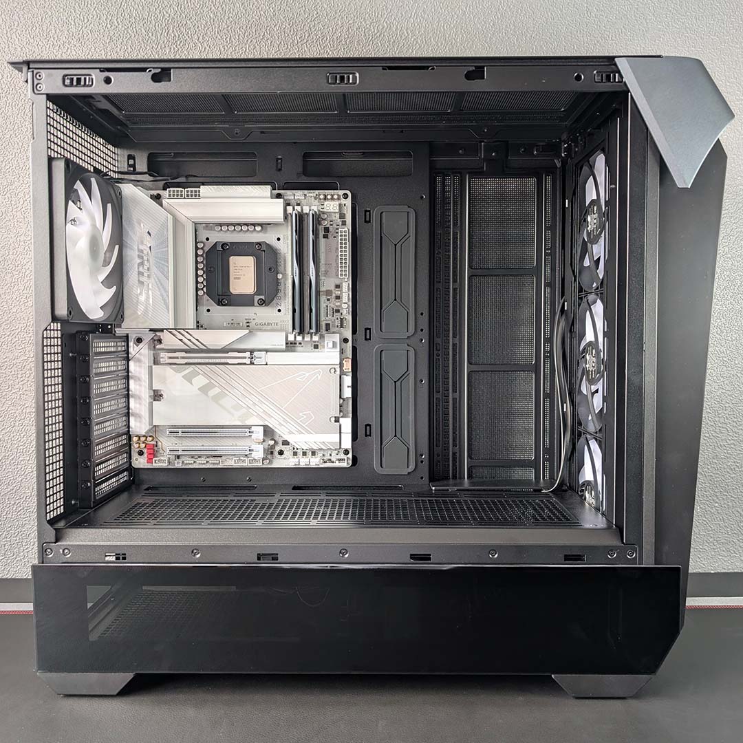 A side-on view of the InWin Covalent, with motherboard, processor, and RAM installed.