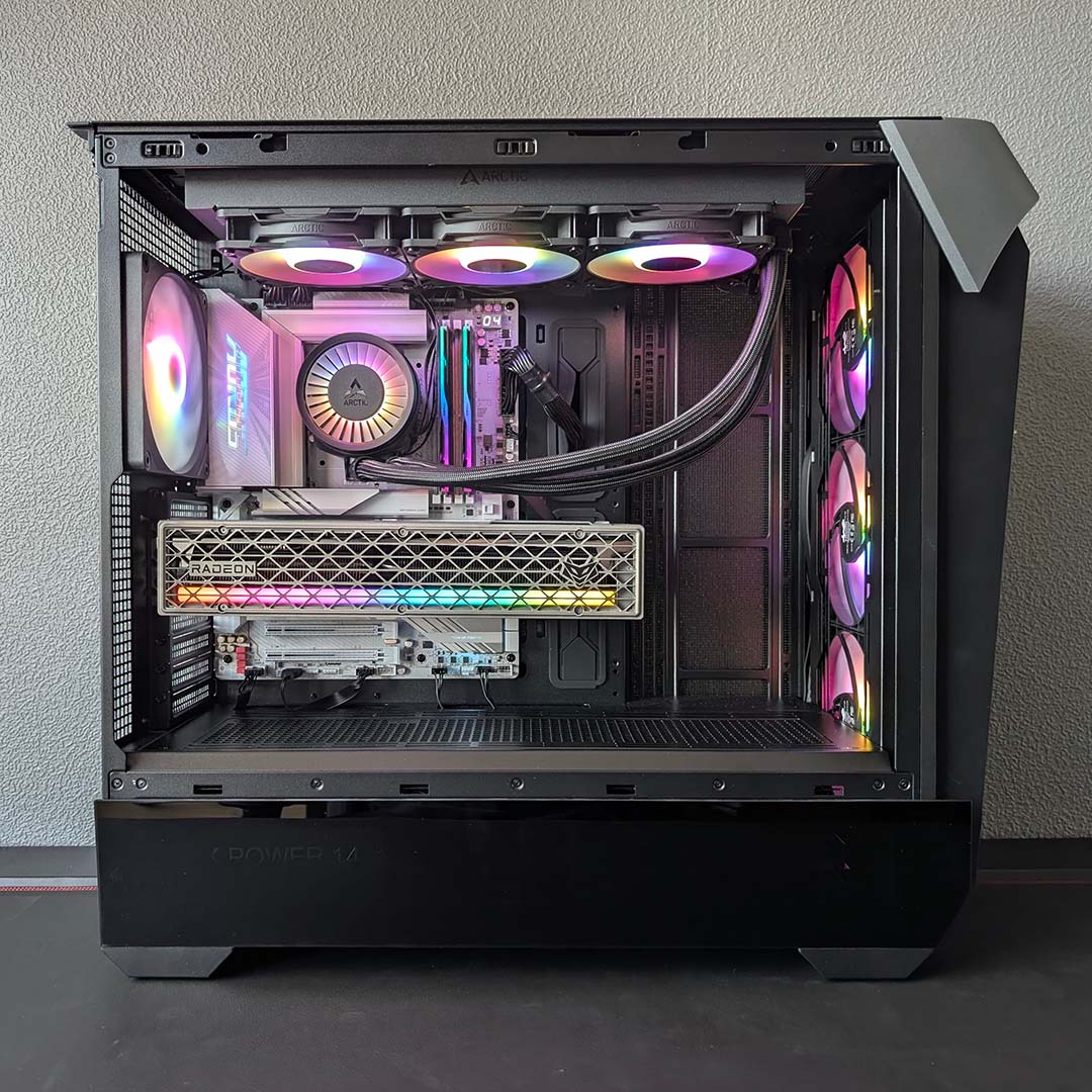 A side view of the InWin Covalent, RGB LEDs active.
