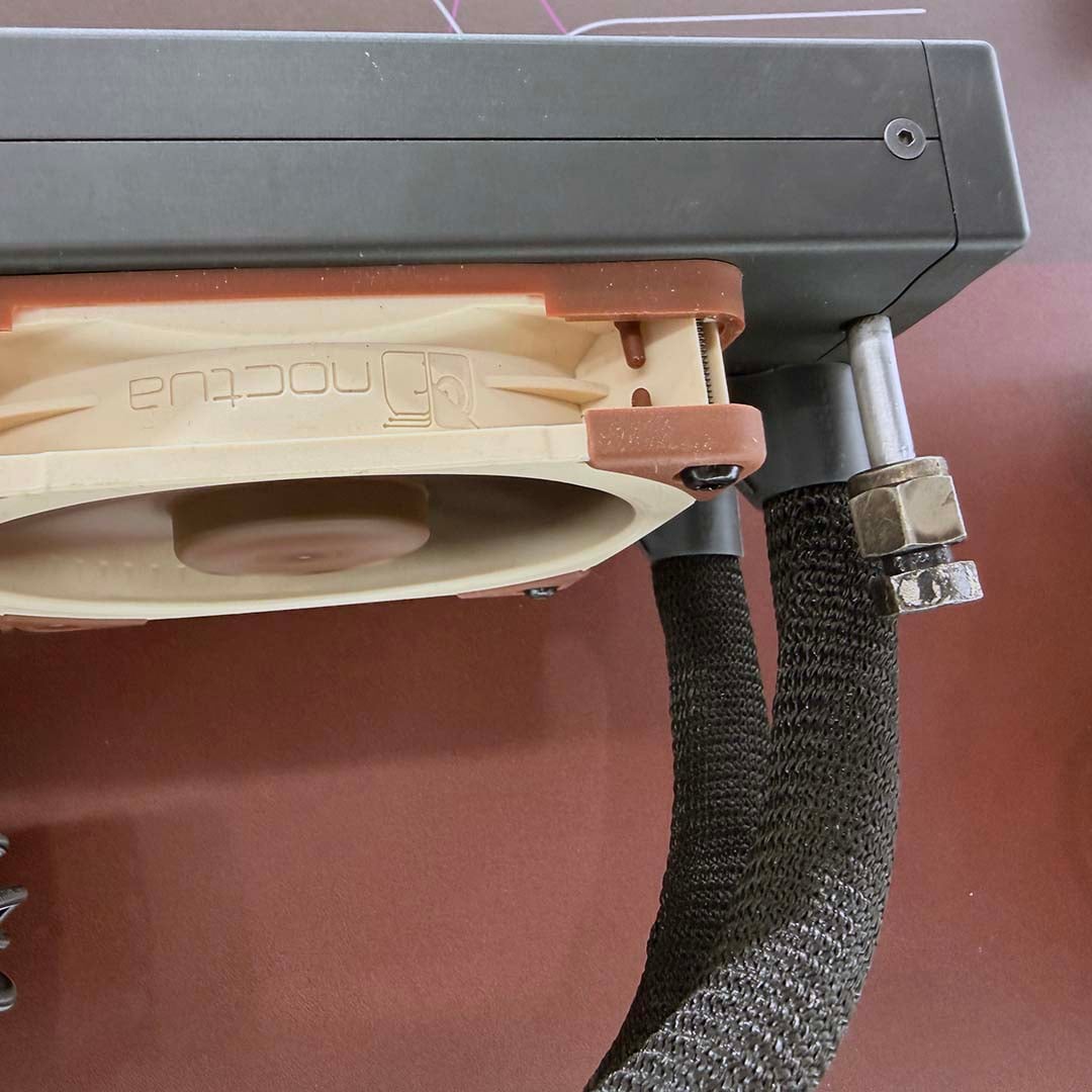Noctua thermosiphon closeup of fan and condenser, showing fillport