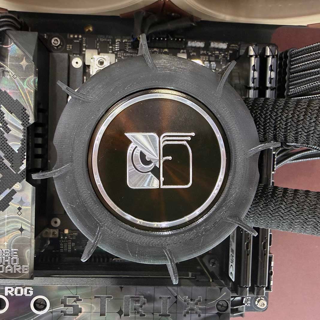 Noctua thermosiphon cooler - closeup of owl logo on evaporator cap