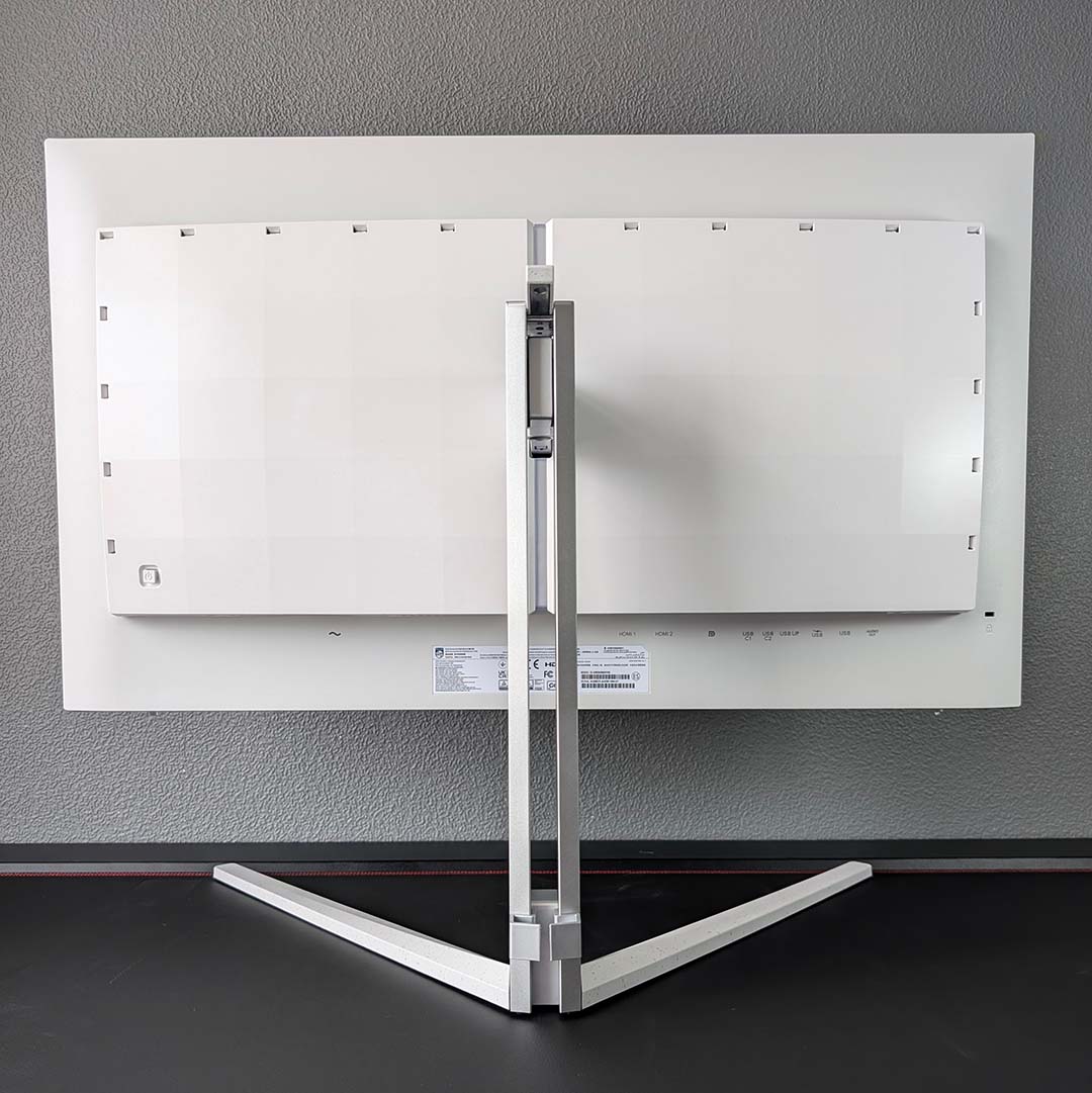 The Evnia 32M2N8900P's rear.