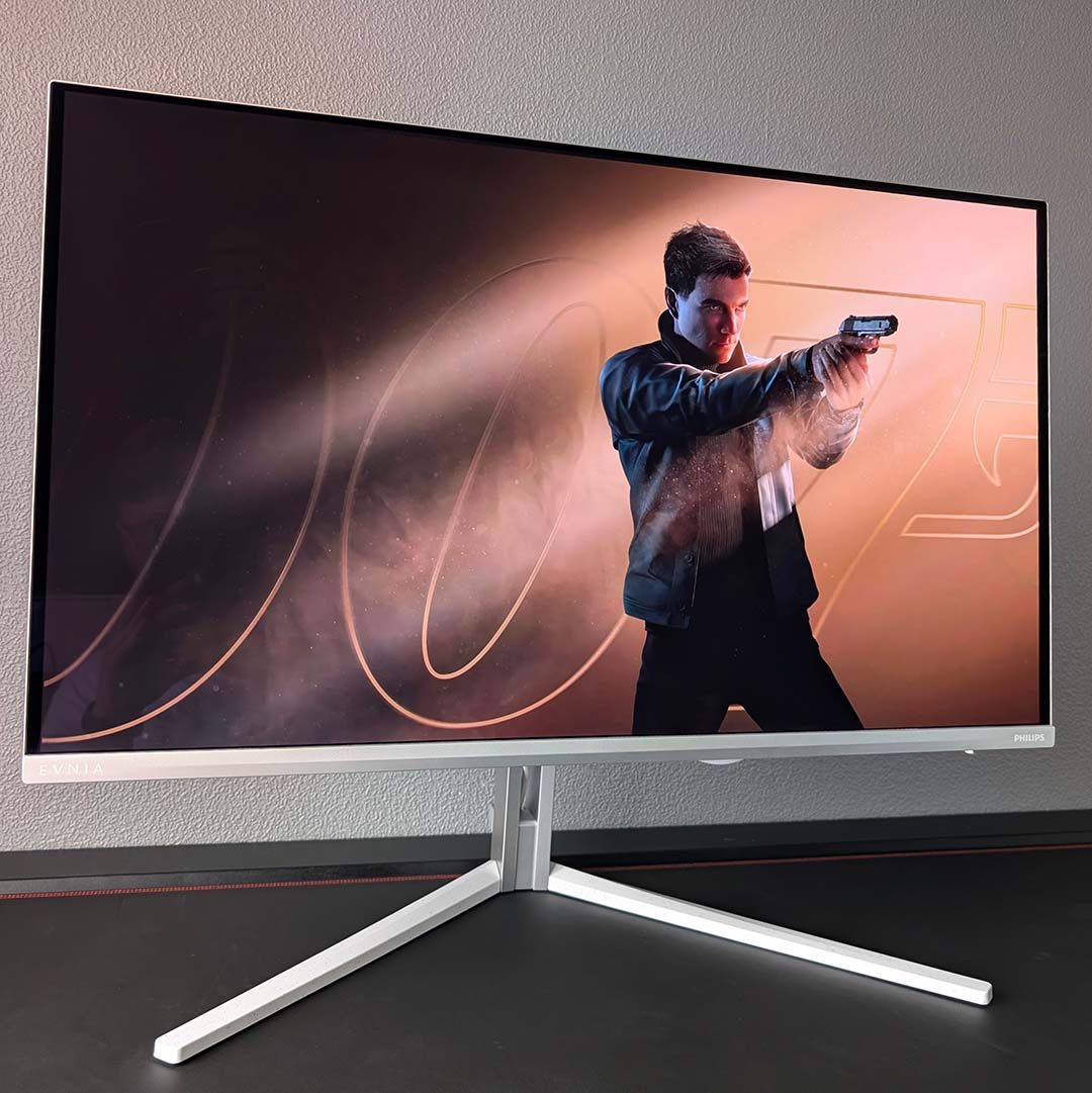 The Evnia 32M2N8900P displaying key art from 007: First Light.