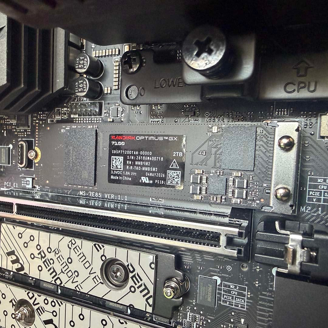 Sandisk Optimus GX 7100 installed in an MSI MEG X870E Ace Max motherboard