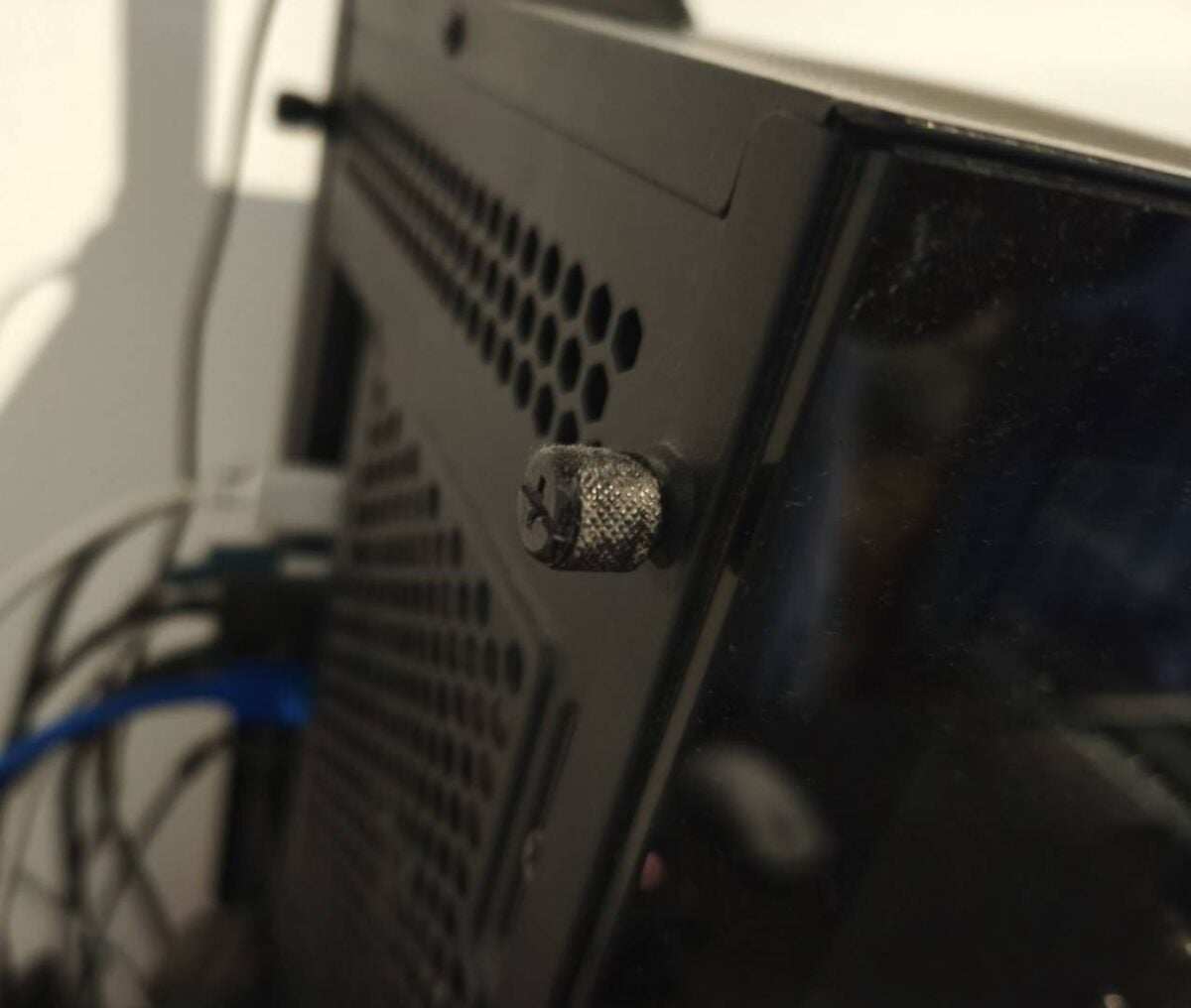 How to clean your PC - rear screws.