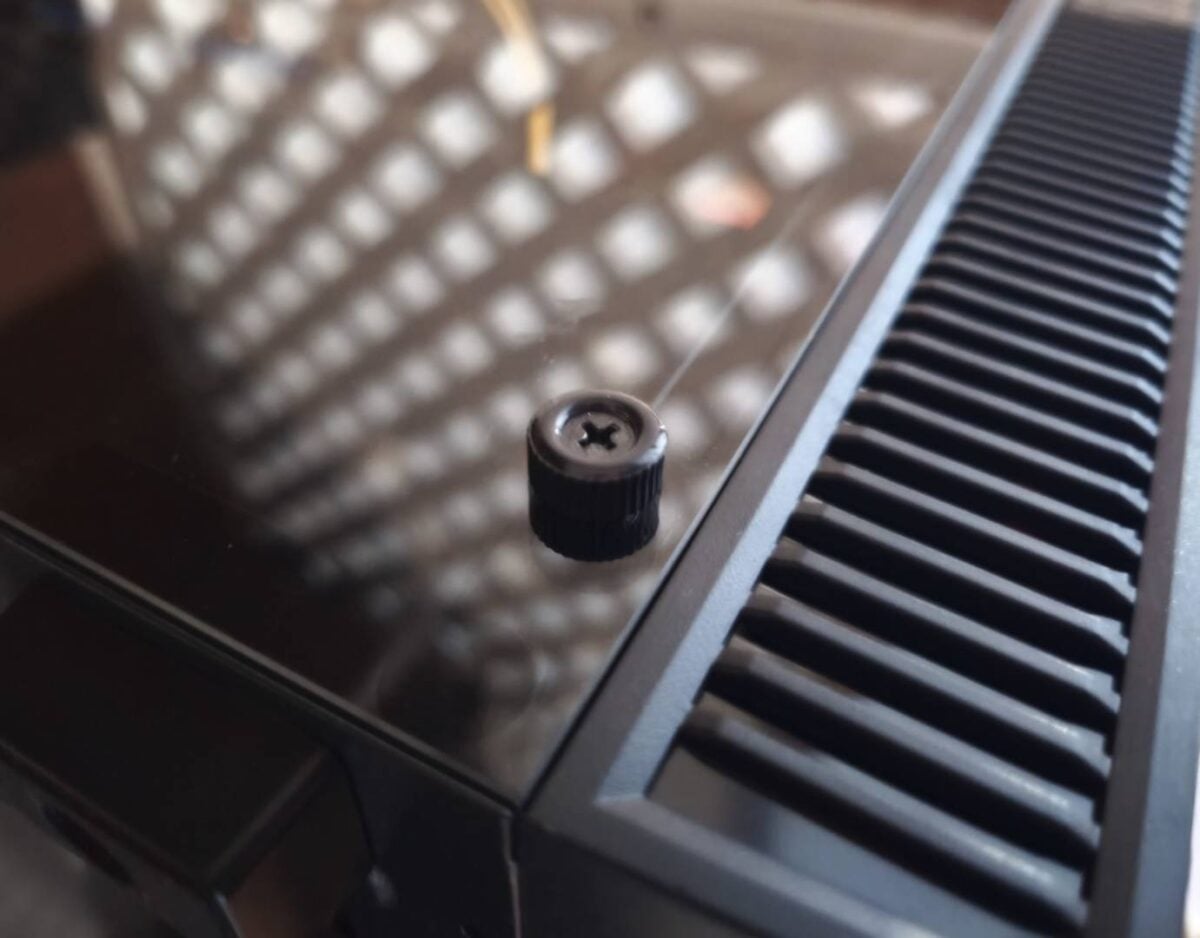 How to clean your PC - side screws.
