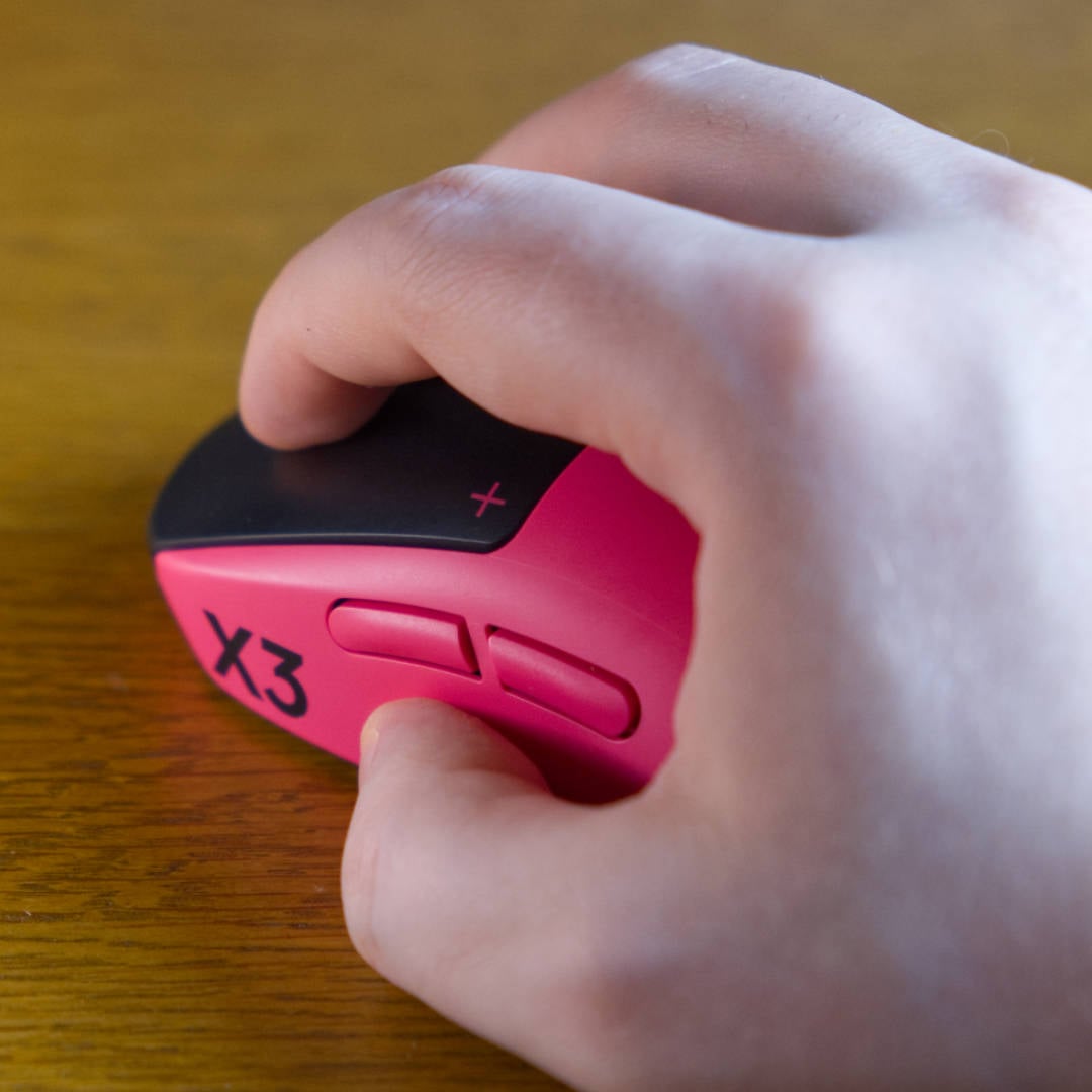 Logitech G Pro X3 Superstrike in hand