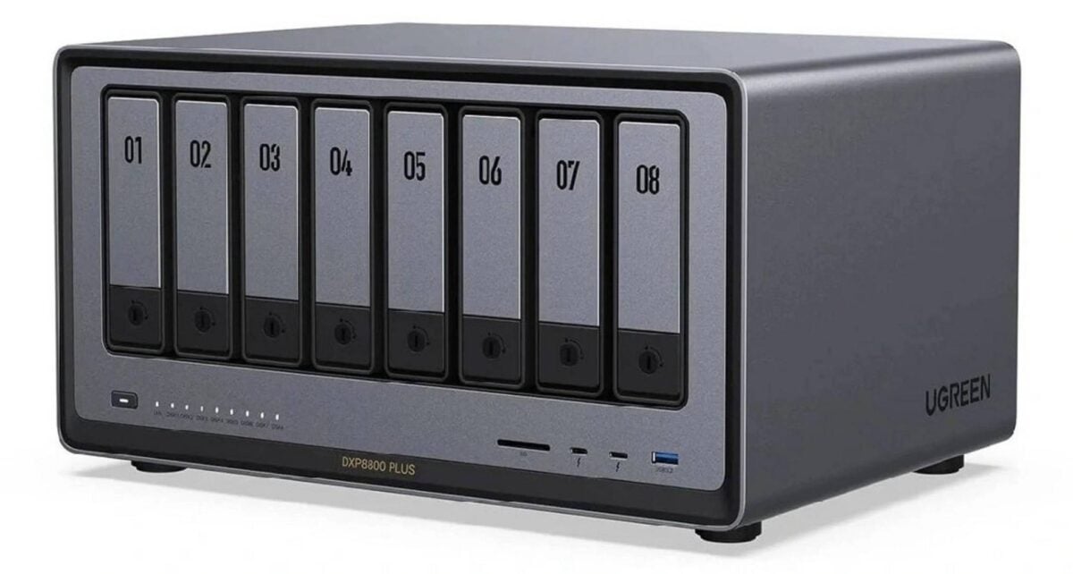 Ugreen DXP8800 Plus.