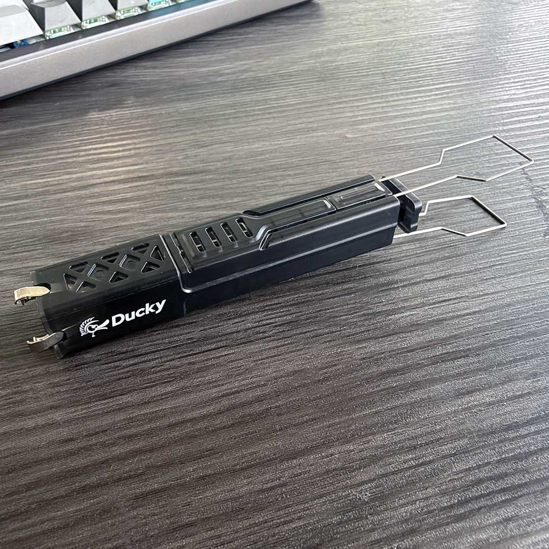 Ducky Cushion 98 key-puller and switch-removal tool