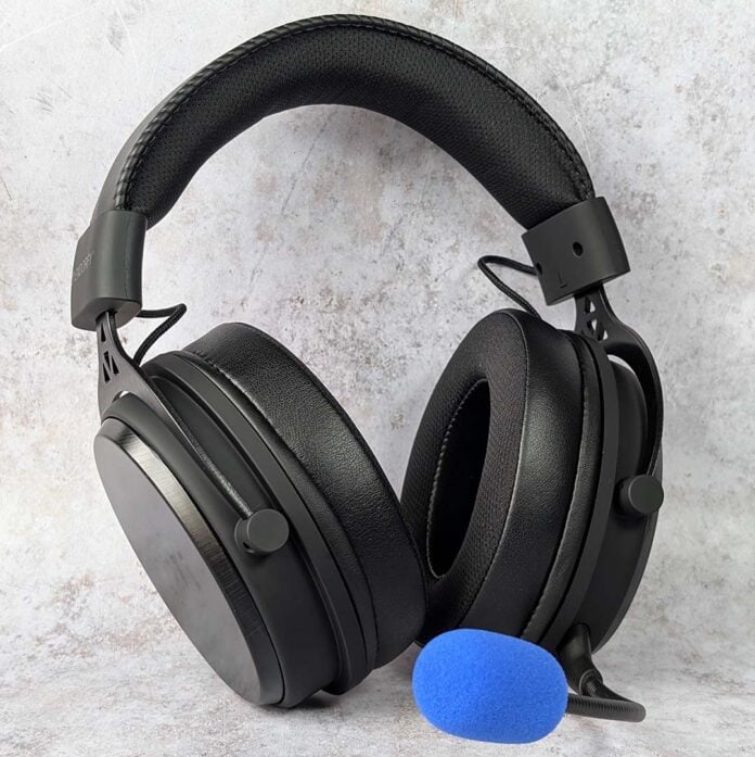 The Endorfy Viro Wireless standing upright, microphone attached with blue foam filter.