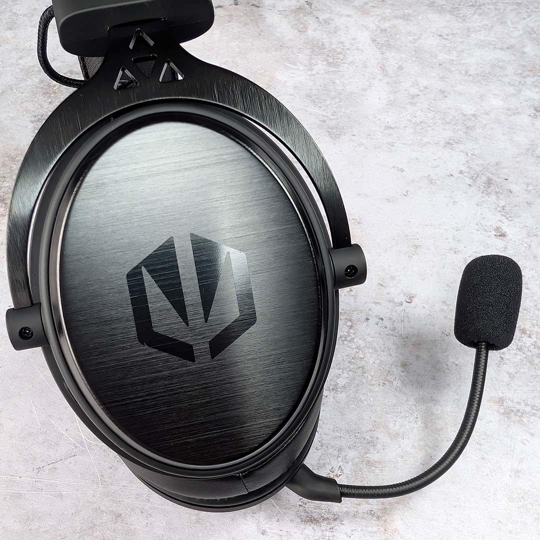 A close-up of the Endorfy Viro Wireless on its side, with microphone attached.