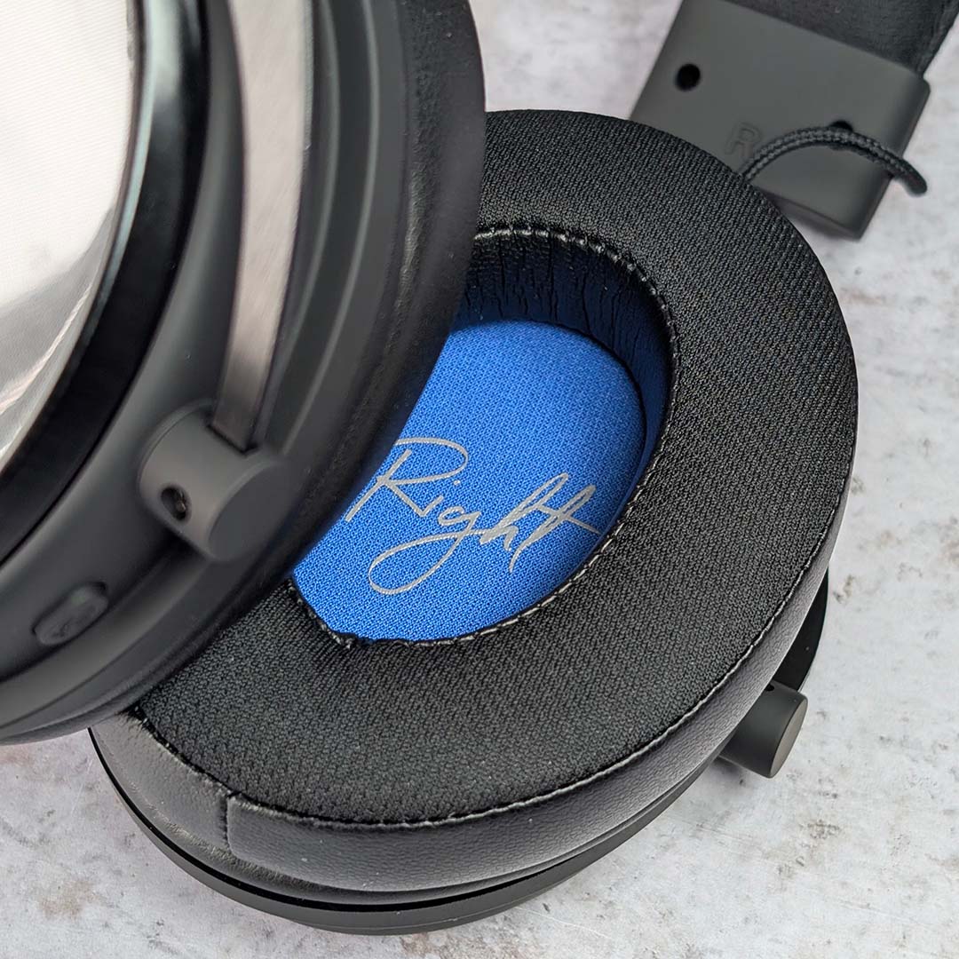 The Endorfy Viro Wireless's right earcup.