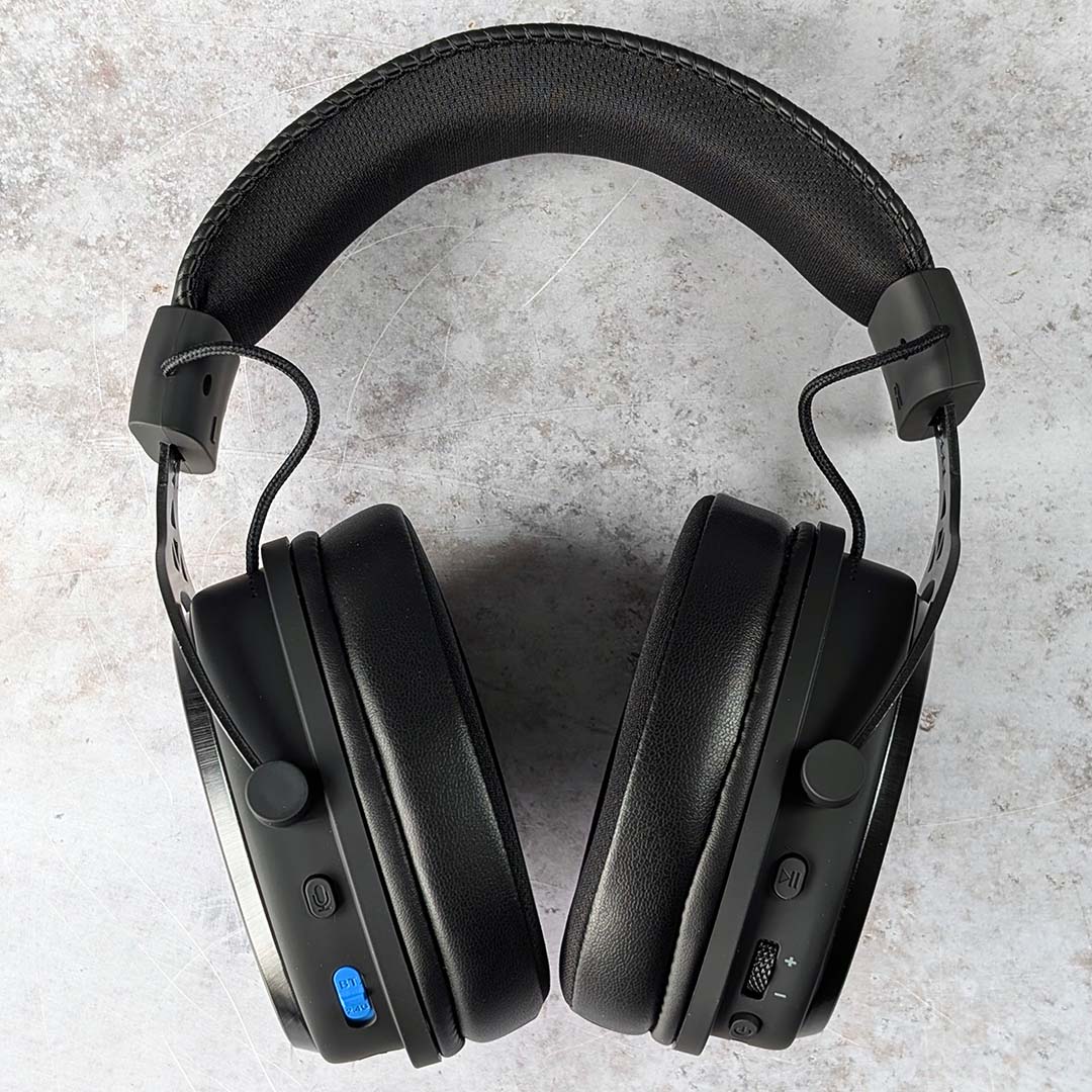 The Endorfy Viro Wireless on its back.