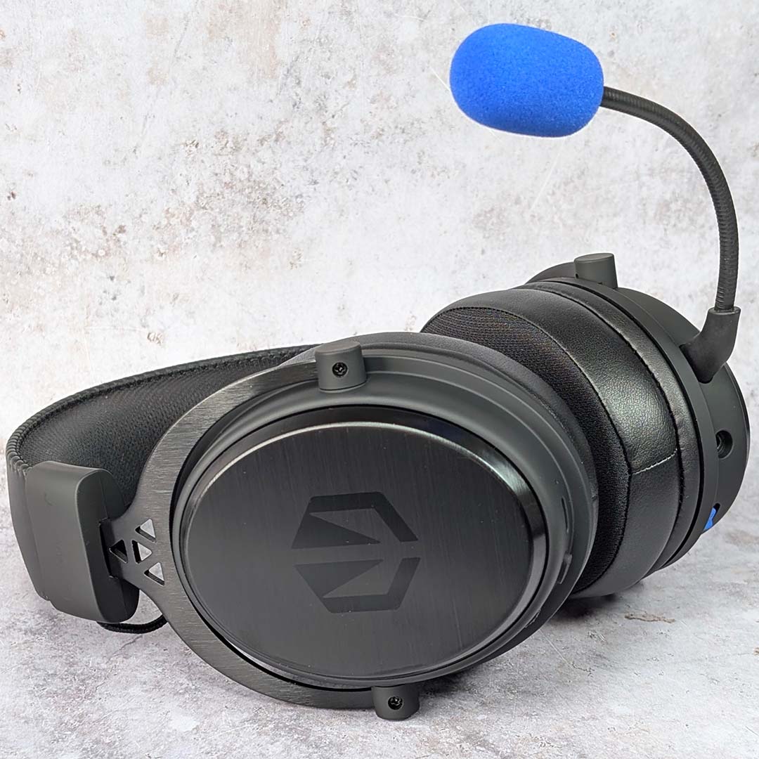 The Endorfy Viro Wireless on its back, microphone attached with blue foam filter.