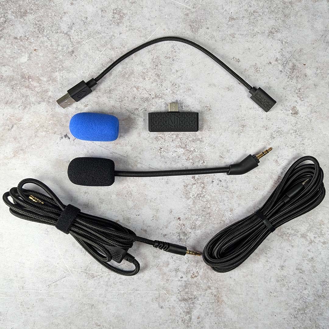 The accessories bundle that comes with the Endorfy Viro Wireless.