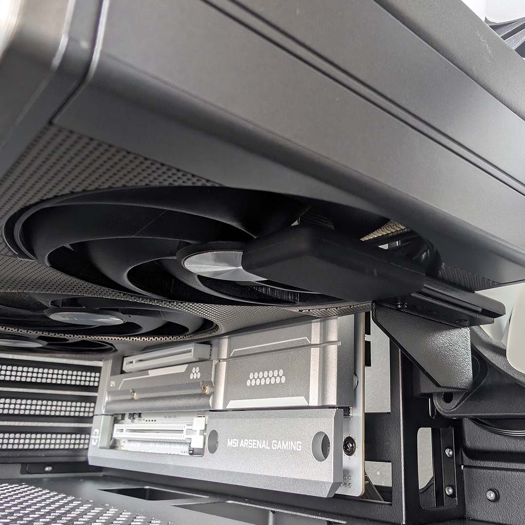 A close-up of the MSI MPG Vixta 300R PZ's graphics card support, in its default position.