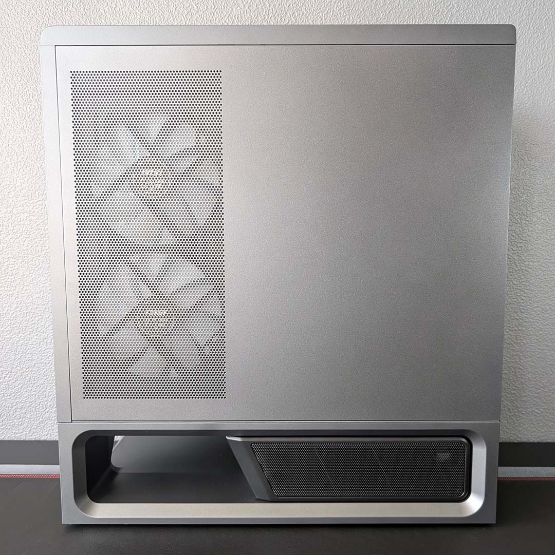 A side view of the MSI MPG Vixta 300R PZ, metal panel on.