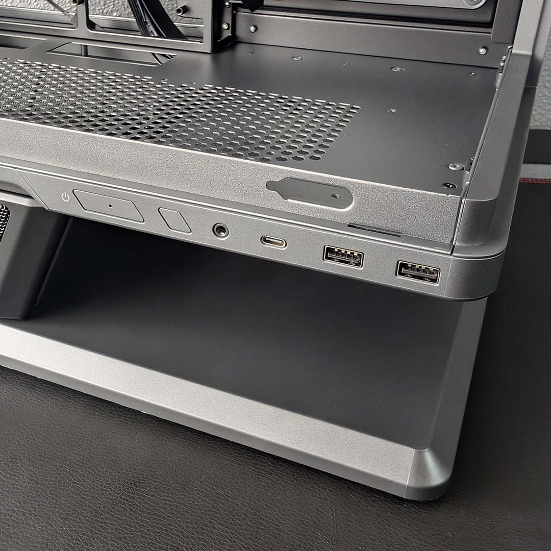 A close-up of the MSI MPG Vixta 300R PZ I/O and floating end.
