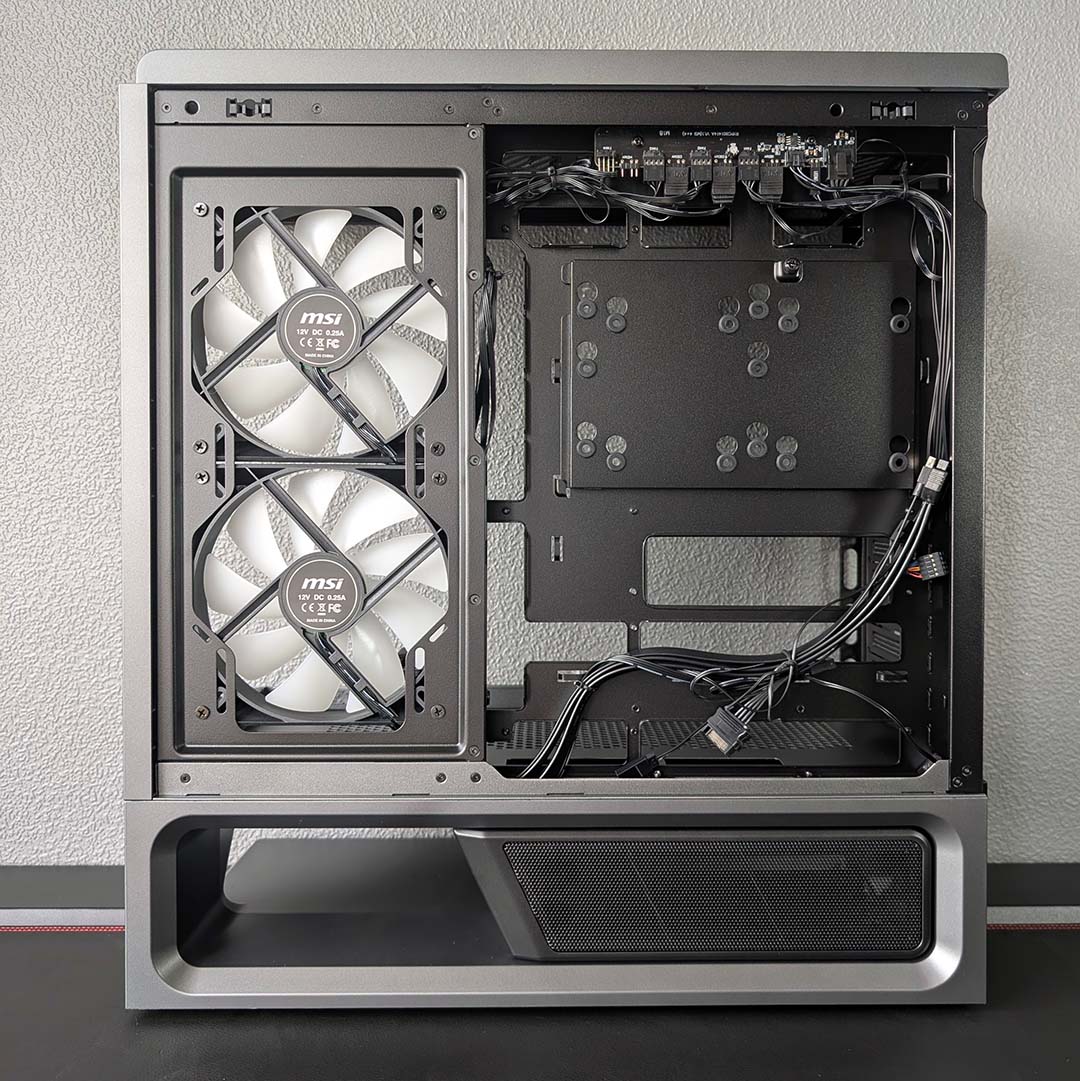 A side view of the MSI MPG Vixta 300R PZ's rear chamber.