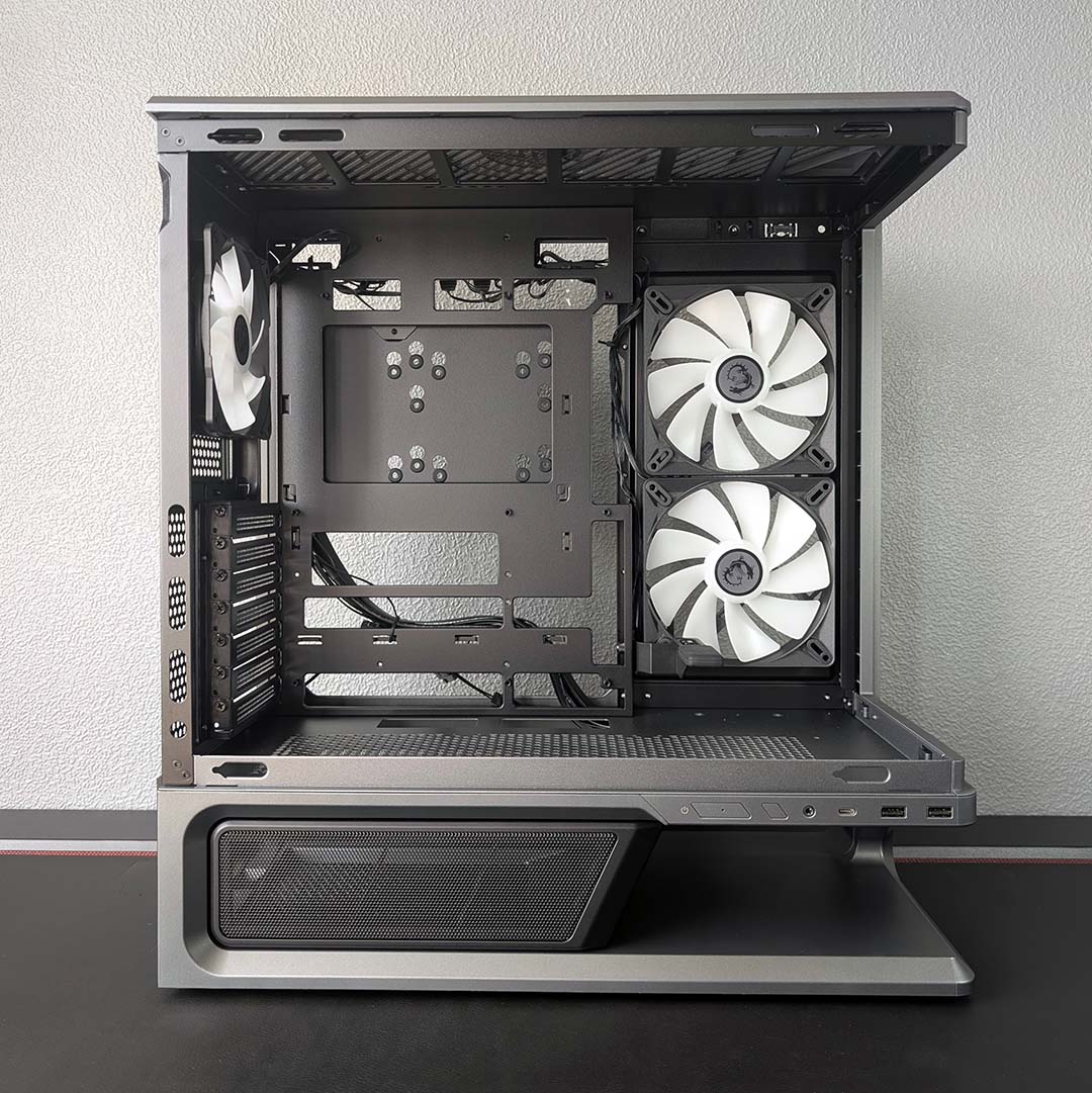 A side view of the MSI MPG Vixta 300R PZ's main chamber.