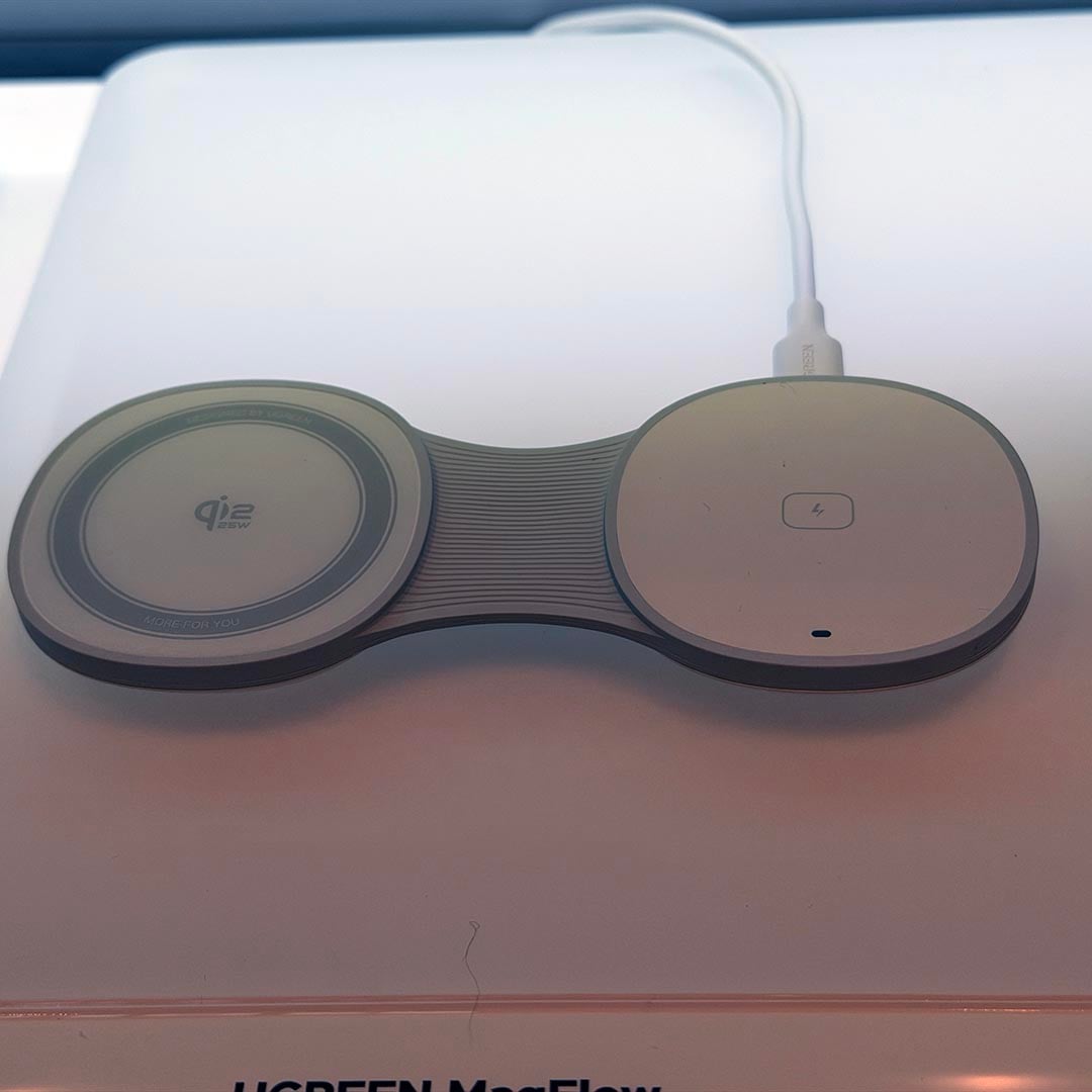 Ugreen foldable wireless charger open