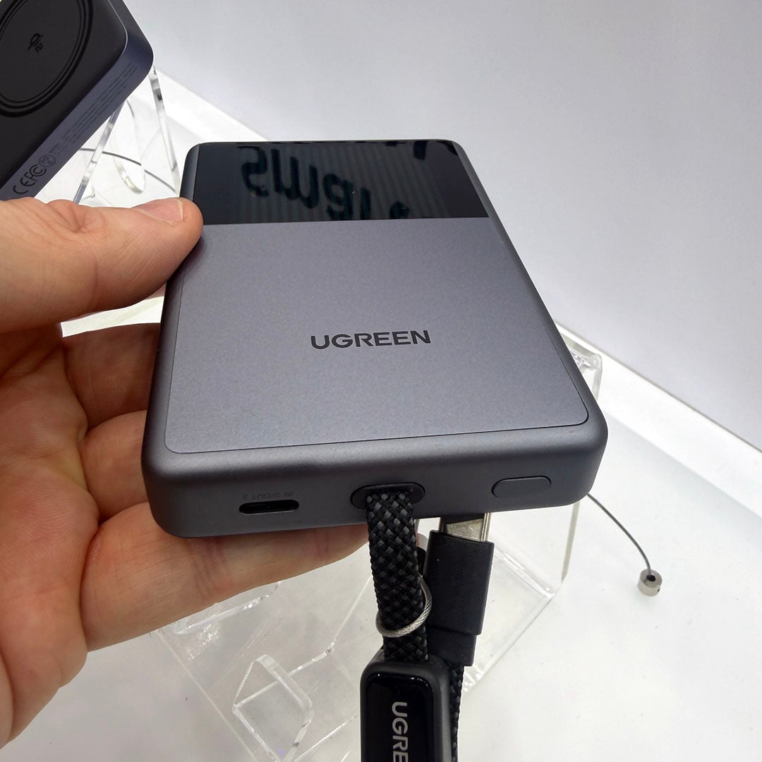 UGREEN MagFlow Pro Magnetic Powerbank bottom edge showing USB-C port