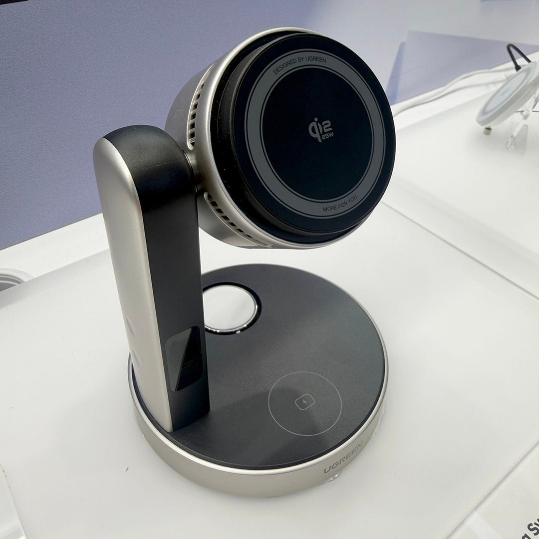 UGREEN MagFlow Pro wireless charging stand