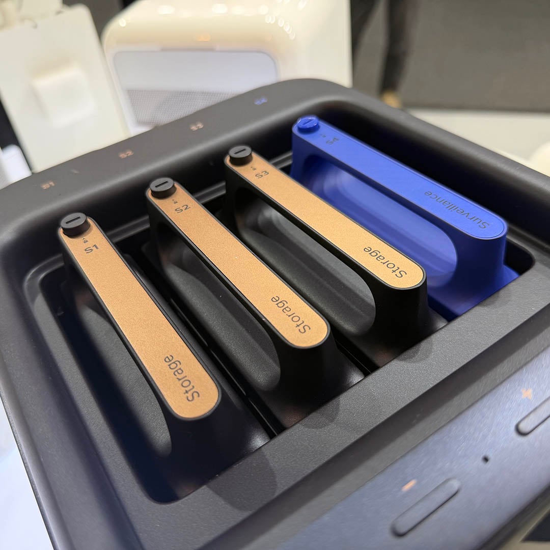 UGREEN MasterAgent internal drive bays