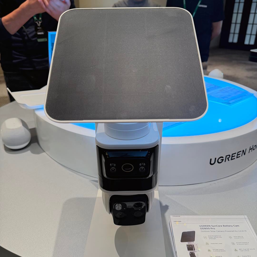 UGREEN OD800 Pro with solar panel