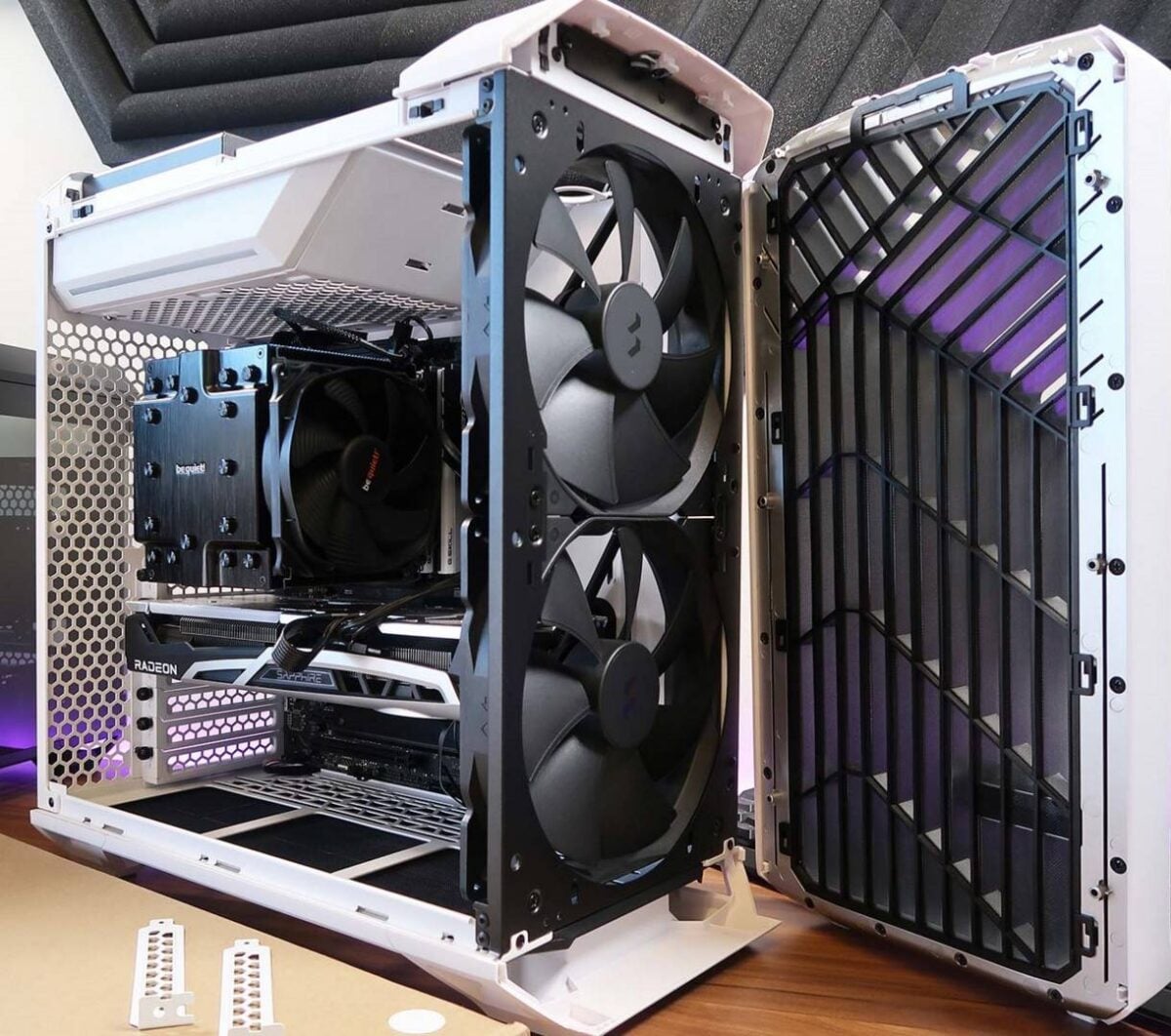 Fractal Design Torrent Compact - inside.