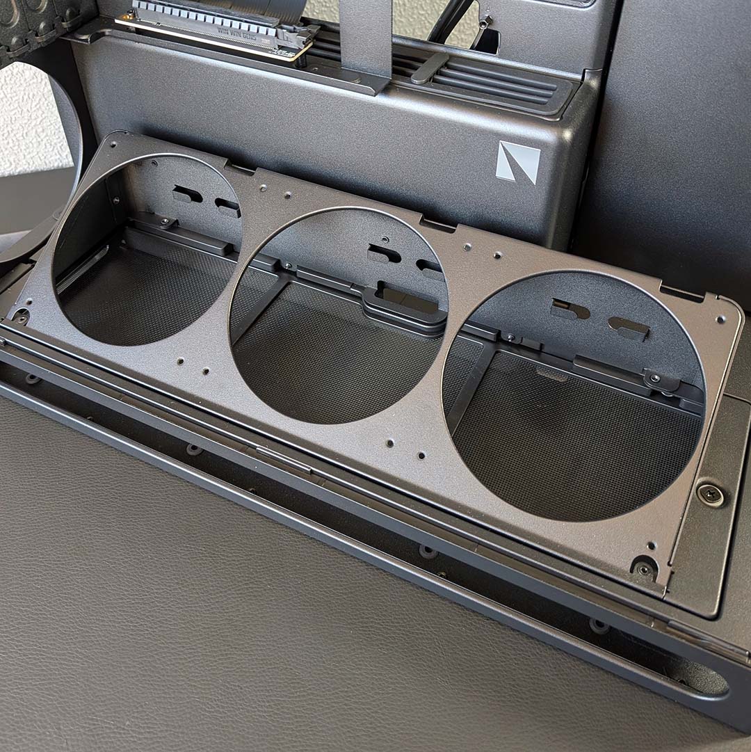 The bottom fan bracket in the HAVN HS 360 VGPU.