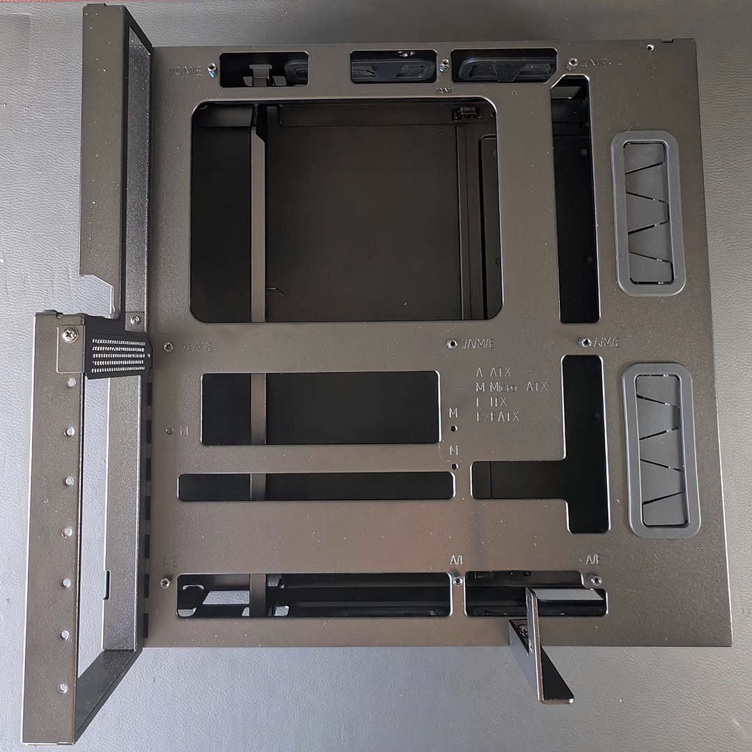 The detachable motherboard tray from the MSI MEG Maestro 900R.