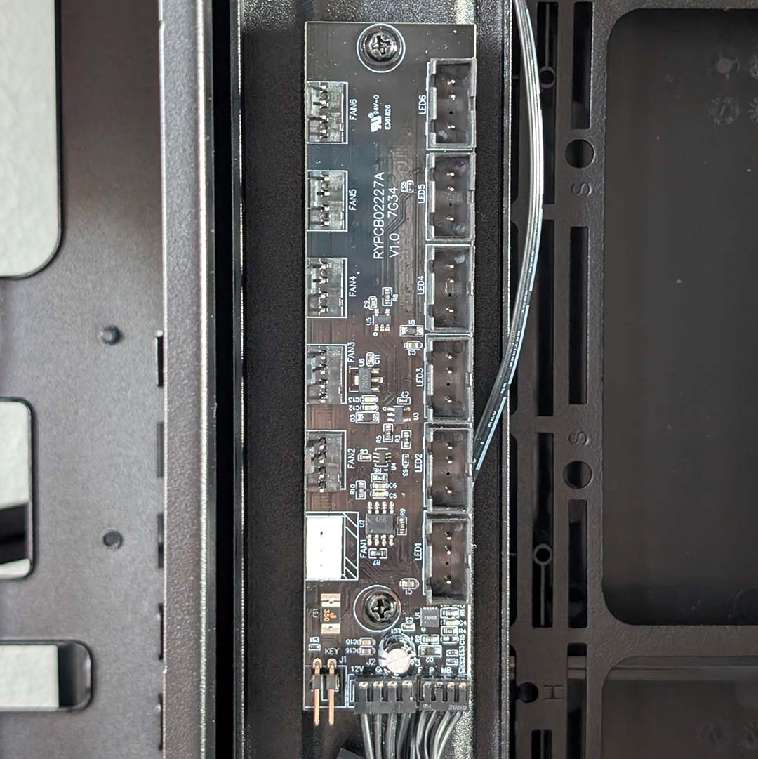 The fan and A-RGB hub inside the MSI MEG Maestro 900R.