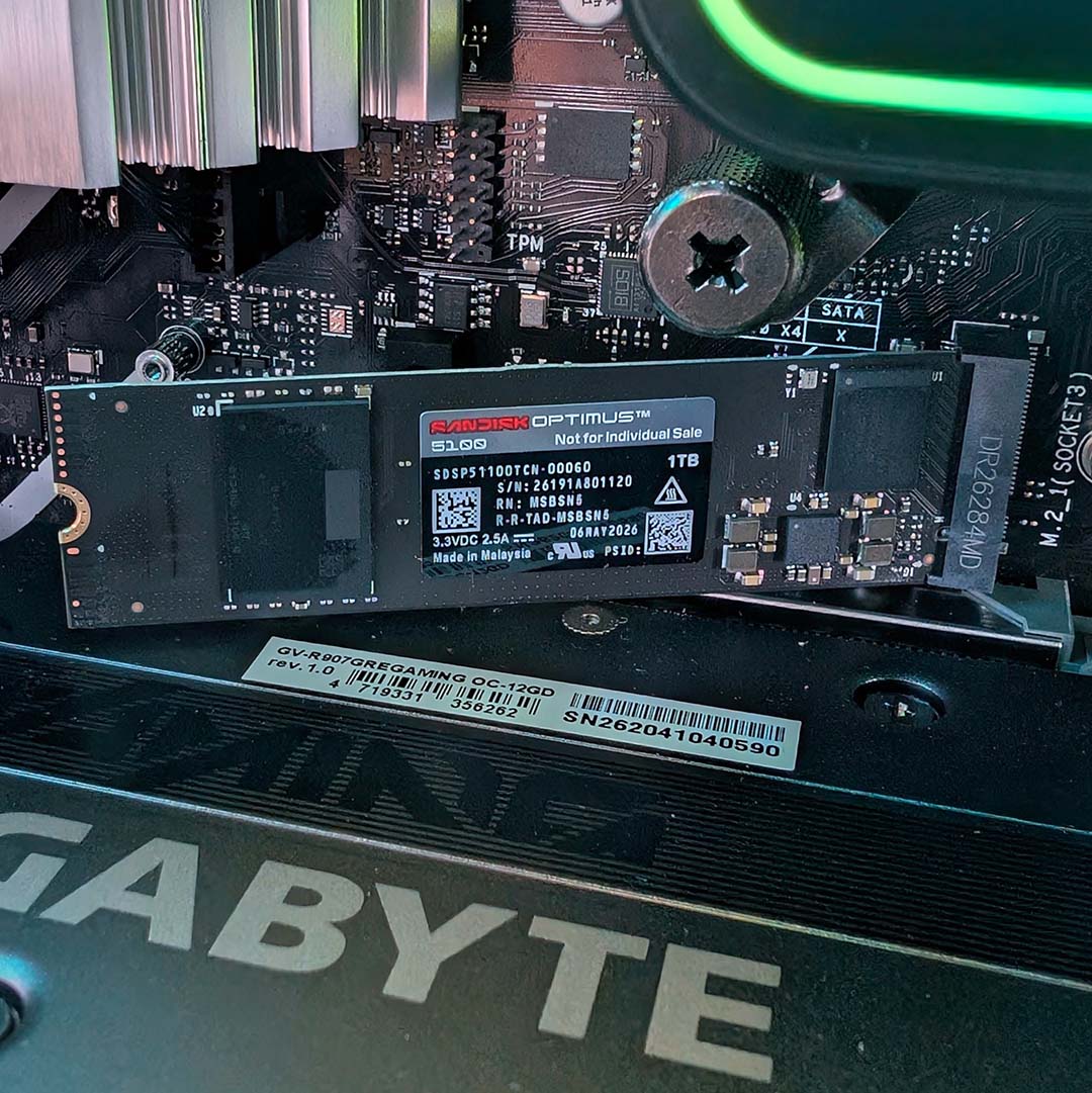 A SanDisk Optimus 5100 inside the PCSpecialist Noble Extreme.