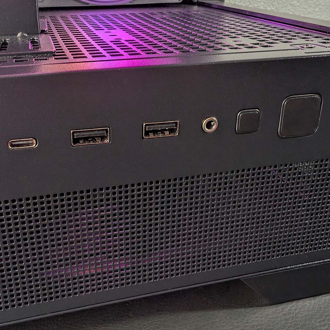 The front I/O on the PCSpecialist Noble Extreme.