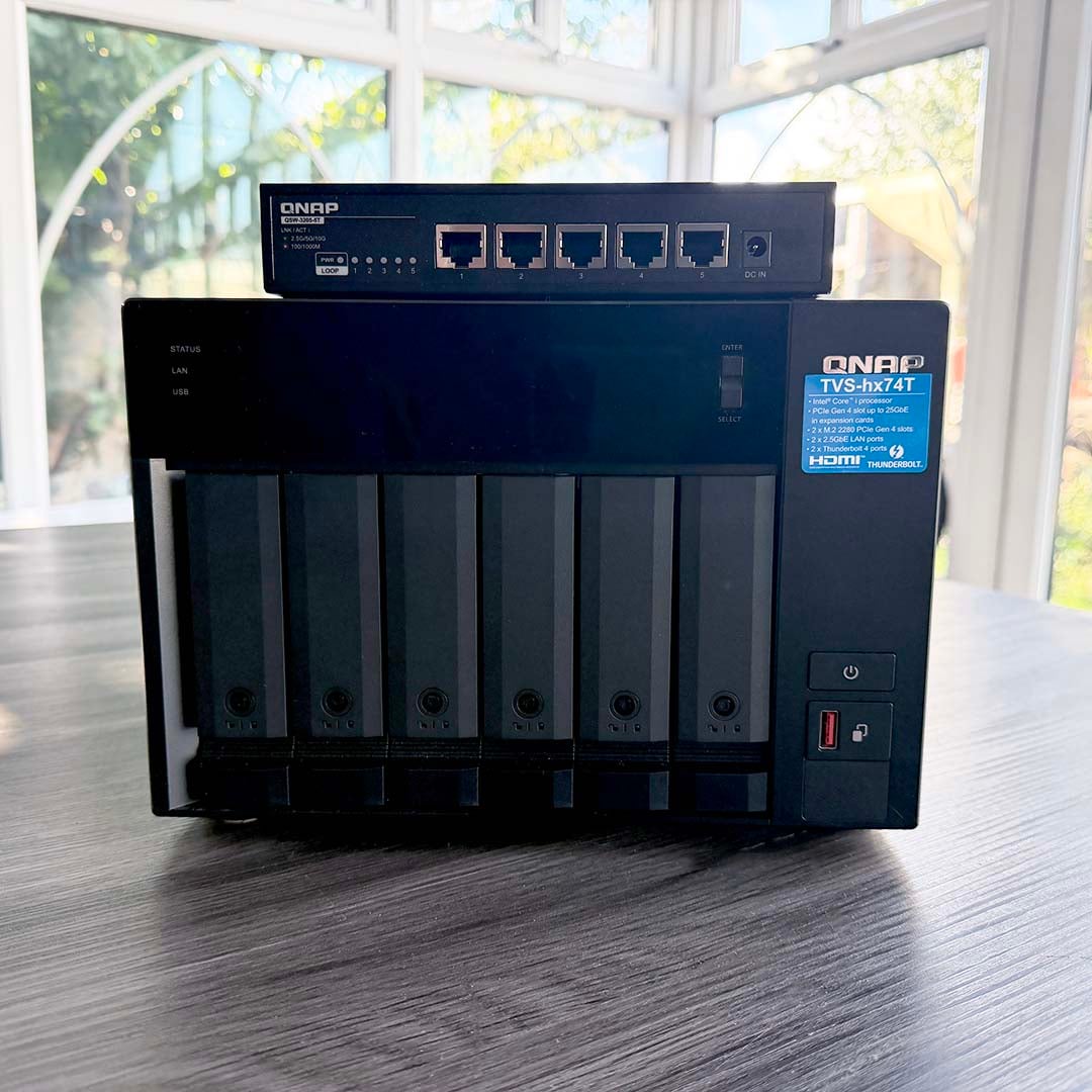 QNAP TVS-hx74T NAS